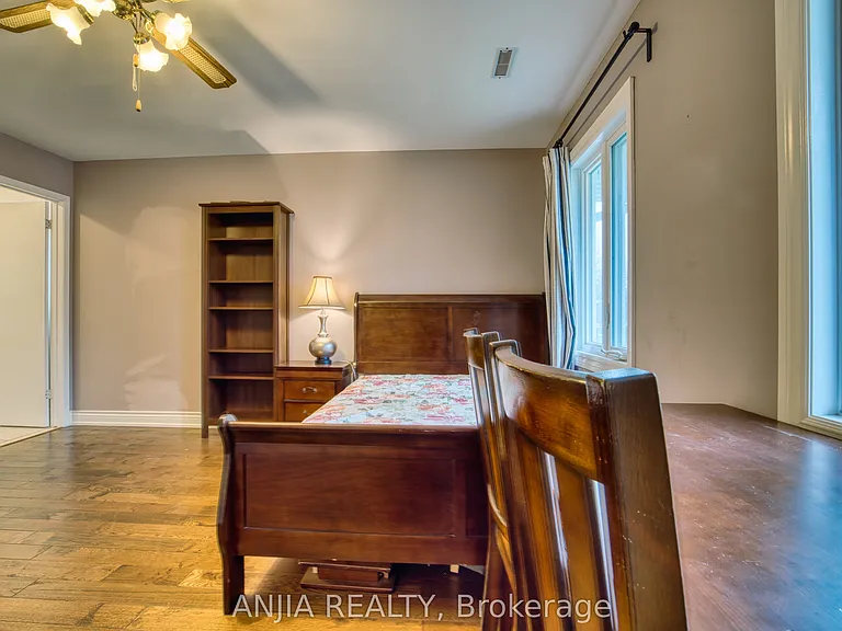 37 Allangrove Cres #2 — Photo 3