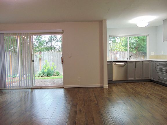 5th image of 17108 NE 45th St APT 21