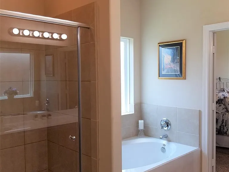 2566 Riverway Dr — Photo 14