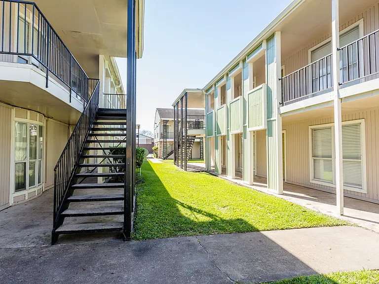 Casa Verde Apartments — Photo 11