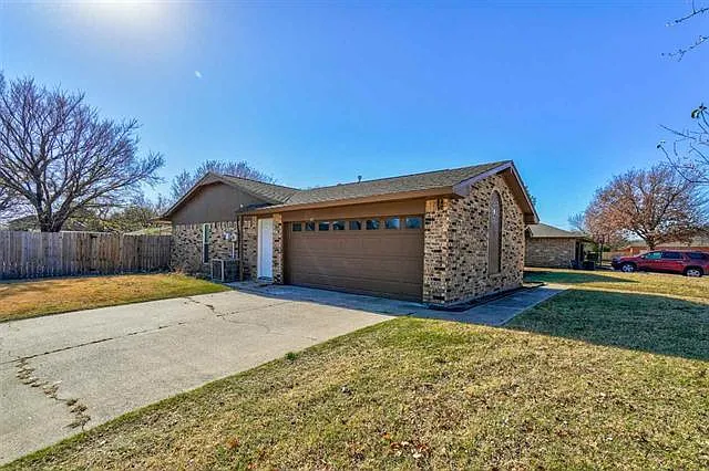 905 NE Dove Ln — Photo 21