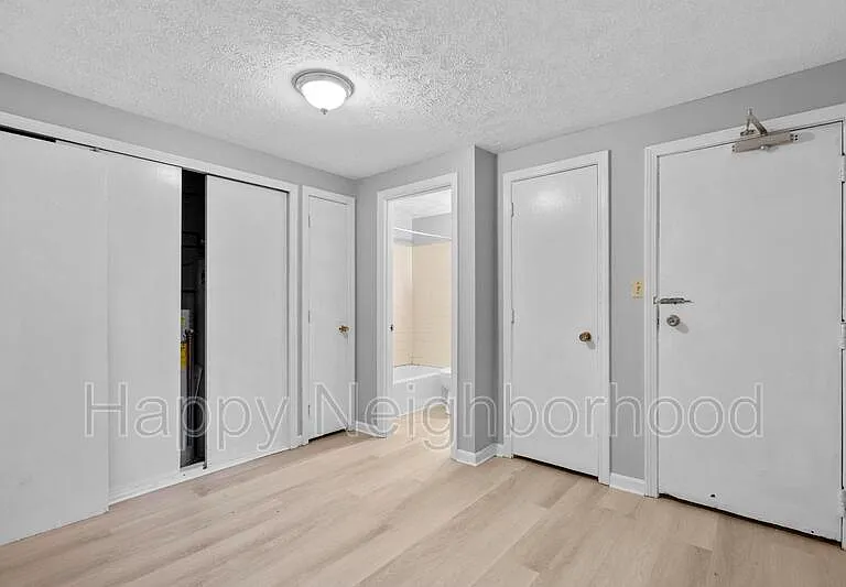 451 Divinity St #I — Photo 4