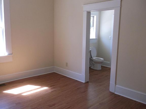 3rd image of 332 Cambridge Ave W