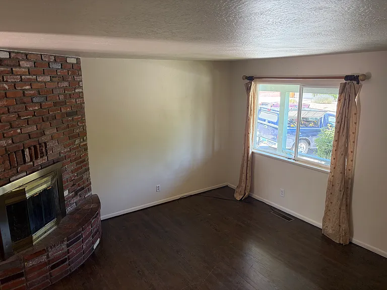 3275 Sandra Dr — Photo 10