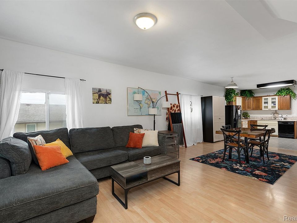649 Lounsbury Ave, photo 3