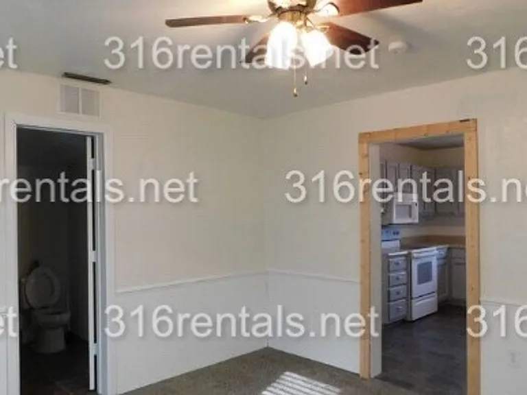 621 Osage St — Photo 7