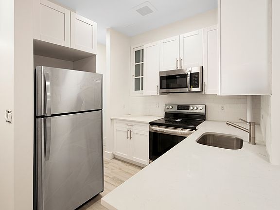 3rd image of 25 E 7th St #10