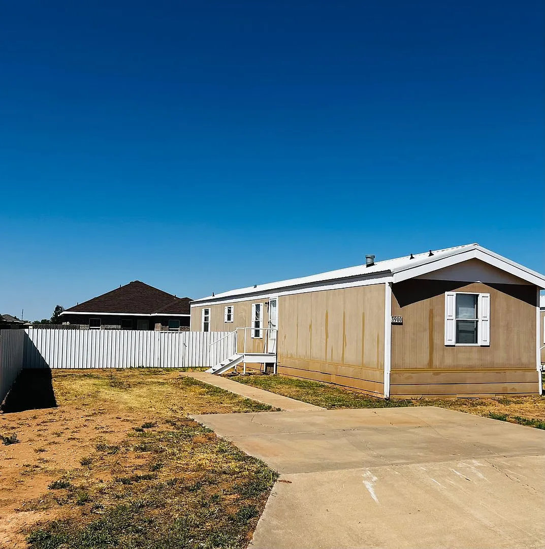 Discover comfort and convenience at 3900 Weston St, Clovis, NM! — Photo 1