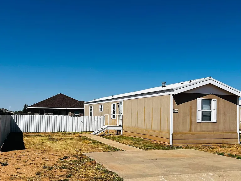 3900 Weston St — Photo 1