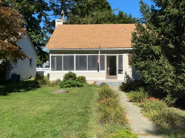 1 Dervend Cir, Matamoras, PA 18336