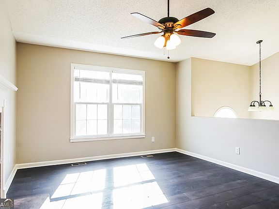 4th image of 43 Westminster Dr