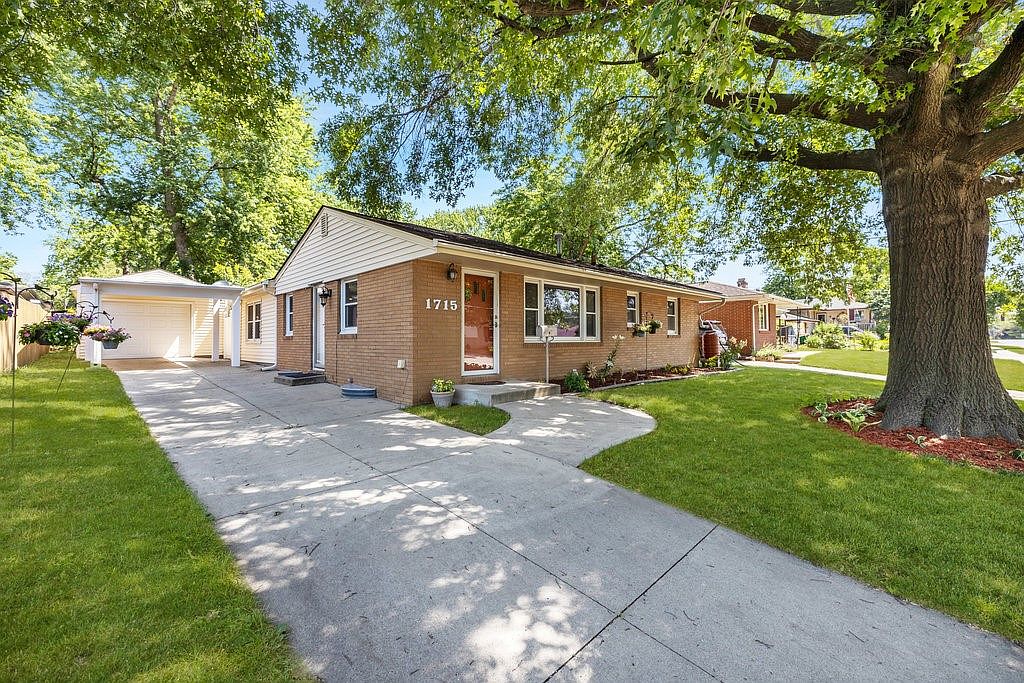 1715 Vine St, West Des Moines, IA 50265 Zillow