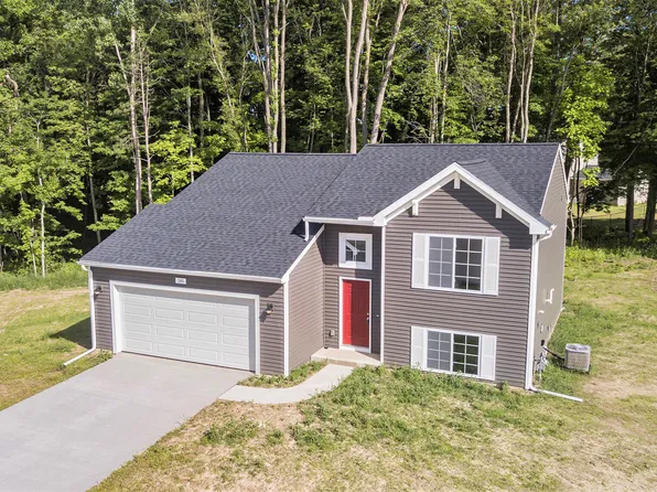 380 Lotz Ct, Wayland, MI 49348