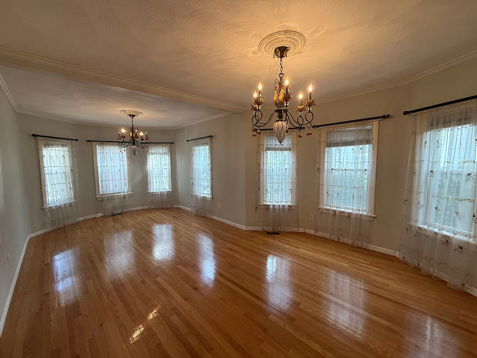 2 bed, 1251 sqft, $2,600 — Photo 4