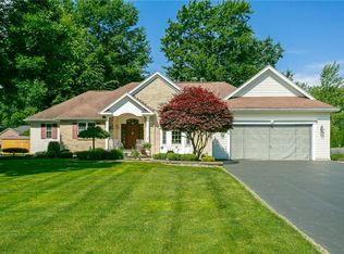 594 Melwood Dr, Rochester, NY 14626