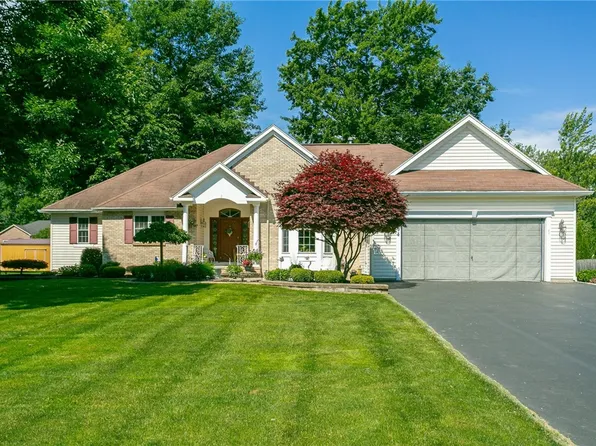 594 Melwood Dr, Rochester, NY 14626