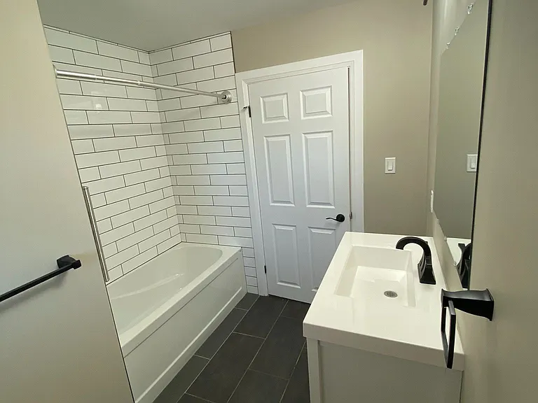 25 Hickery Pl #MAIN FLOOR — Photo 18
