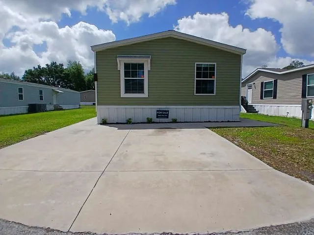 3 bed, 2.0 bath, 1056 sqft, $1,970 — Photo 1