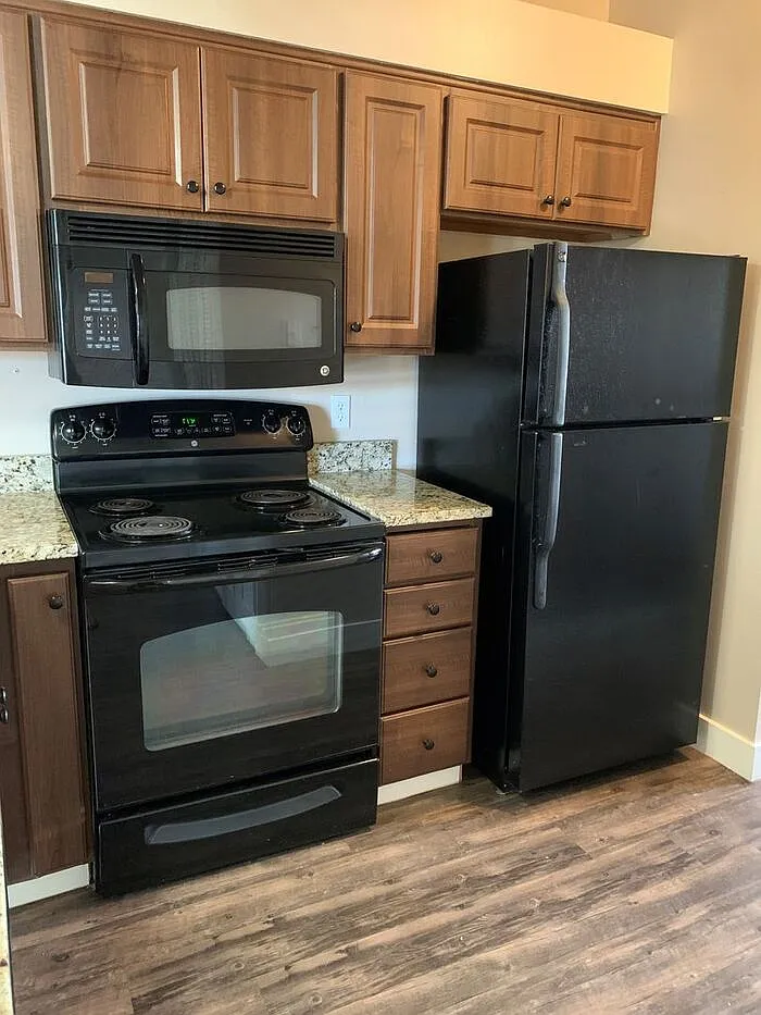 2 bed, 1.0 bath, 919 sqft, $1,595 — Photo 1