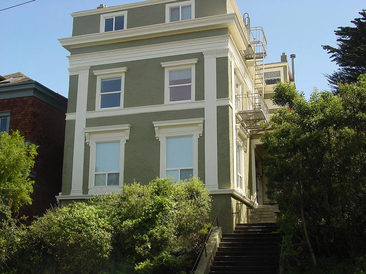 964 Ashbury St — Photo 1
