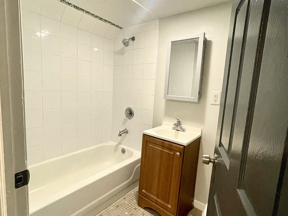 2nd image of 298 New York Ave #G