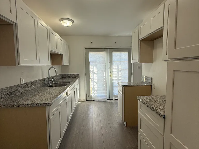 20237 Mulberry St — Photo 6