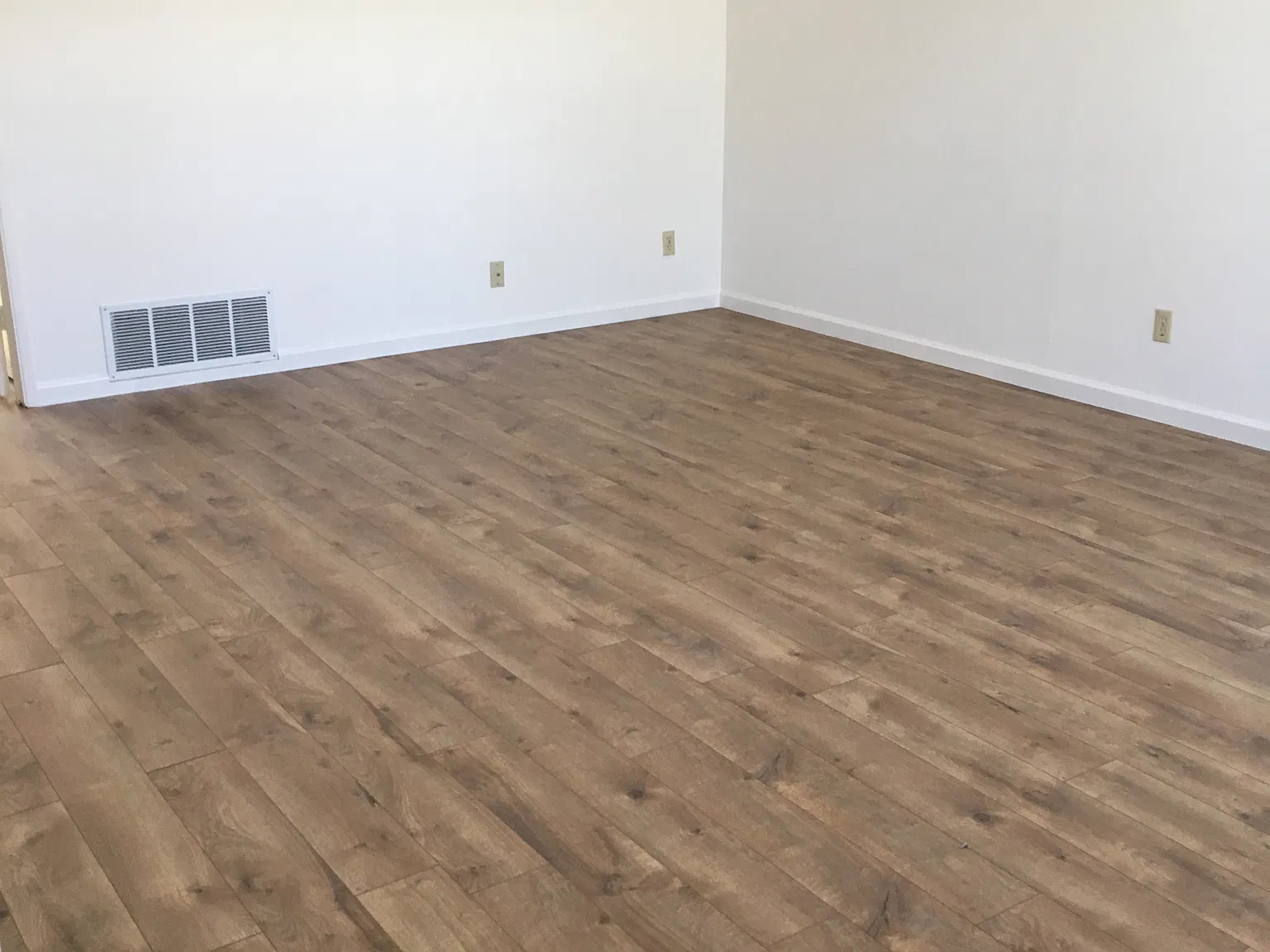 2 bed, 899 sqft, $3,295 — Photo 4