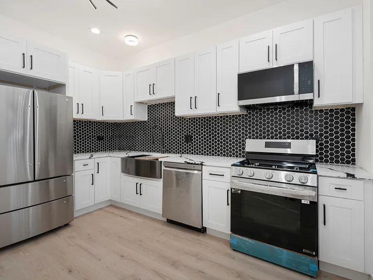 7008 S King Dr #1 — Photo 4