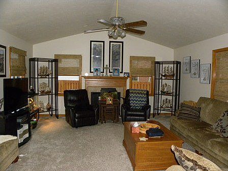 3rd image of 318 Miller Ct