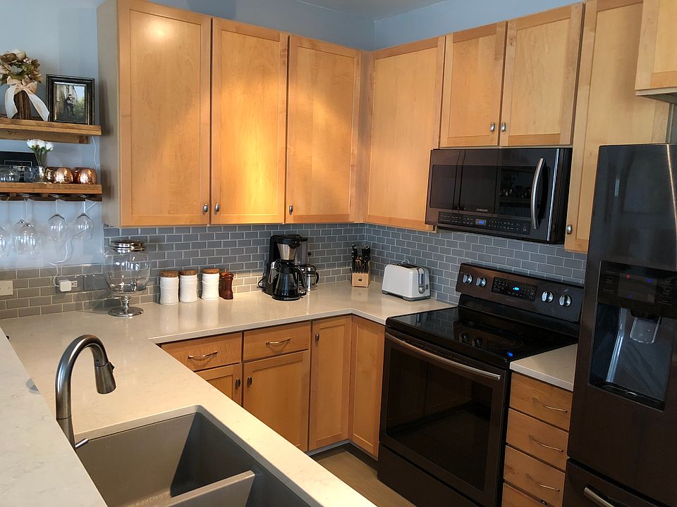 1st image of 1920 N Farwell Ave APT 410