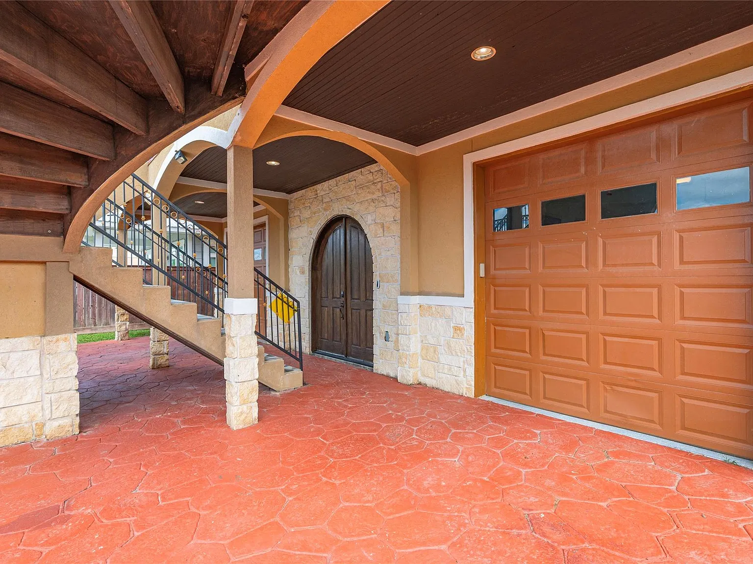 5 bed, 5.0 bath, 3290 sqft, $3,500 — Photo 3