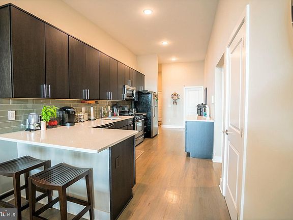 2nd image of 1607 Catharine St APT 3H
