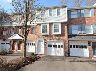 111 Timberidge Dr, Bethel Park, PA