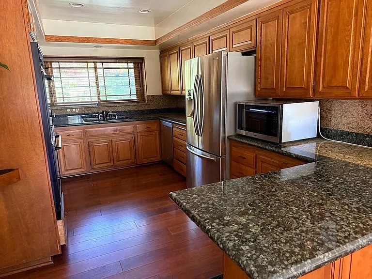 2120 Highland Oaks Dr — Photo 5