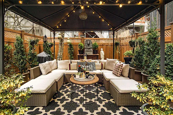 Rented by Century 21 Metropolitan | media 19