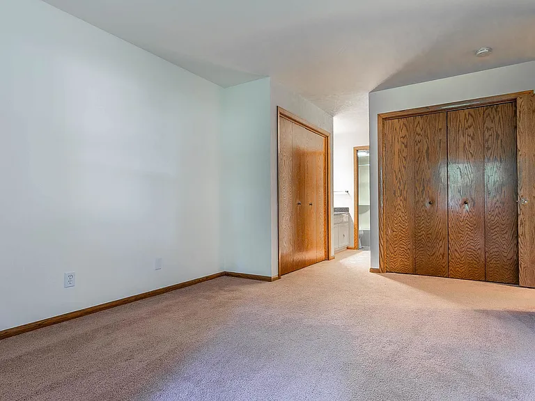 5101 Mineral Point Rd #8 — Photo 21