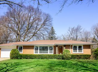 208 Viola Ln, Prospect Heights, IL 60070