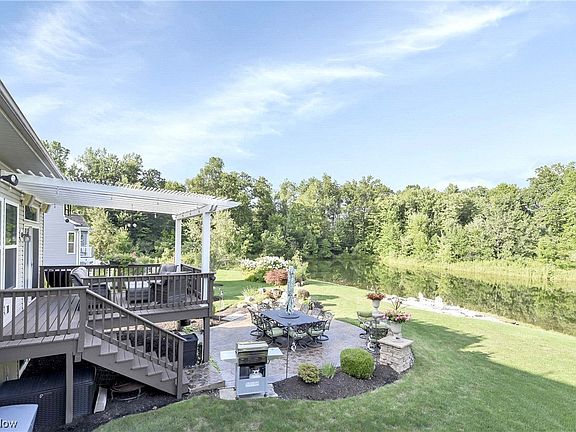 2nd image of 27242 Cliffside Cir