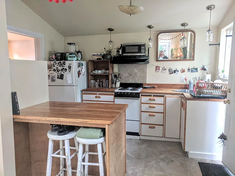 Lakeway Dr — Photo 6