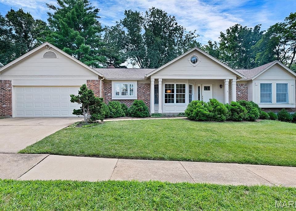 1st image of 324 W Manor Dr