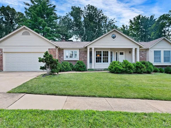 324 W Manor Dr, Chesterfield, MO 63017