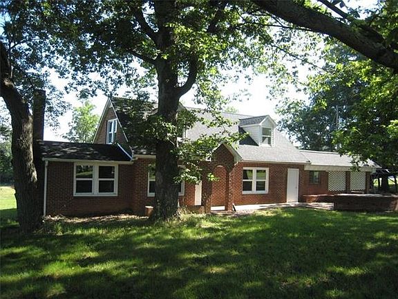 2nd image of 124 Old Belwood Rd