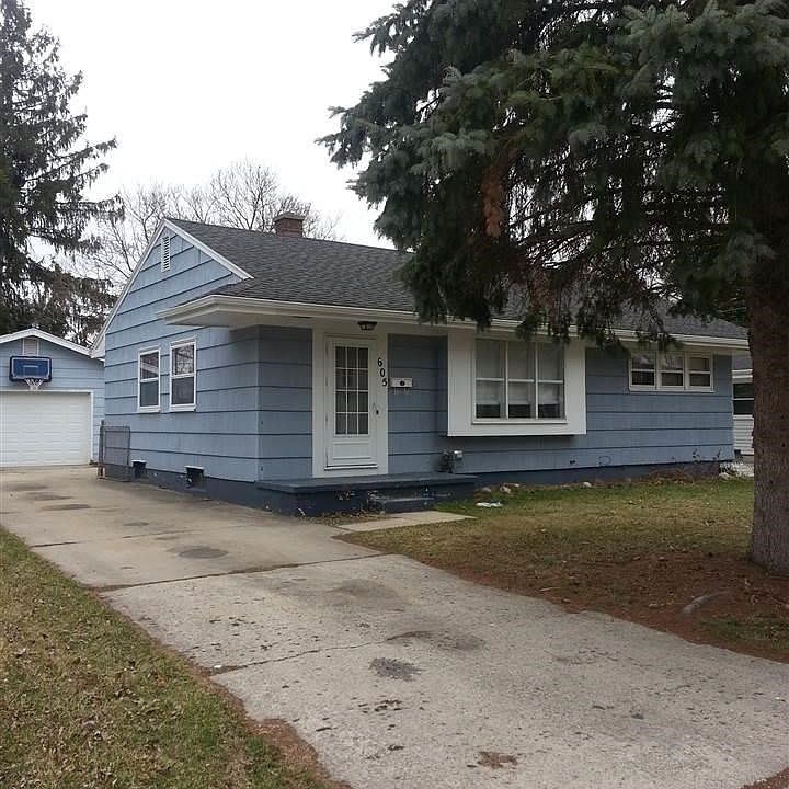 1st image of 605 Center Dr
