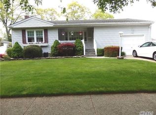 103 Beverly Rd, Babylon, NY 11702
