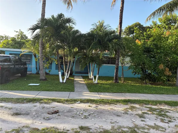 1011 NW 183rd Dr, Miami Gardens, FL 33169