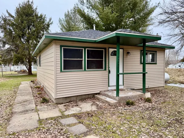 46860 Sycamore Dr, Bangor, MI 49013