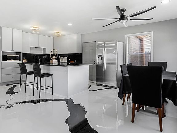 2nd image of 2201 Teri Rd