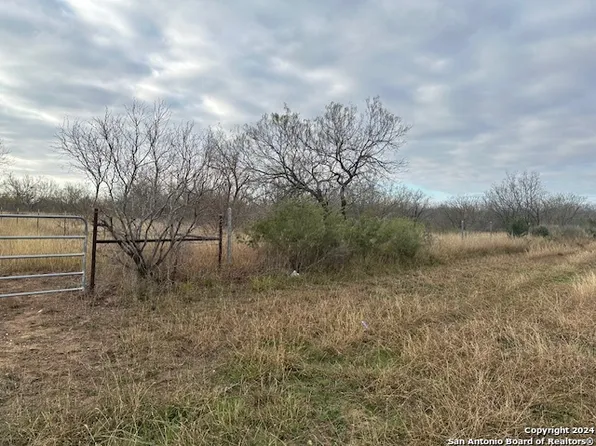 000 BLUNTZER RD LOT 2, Jourdanton, TX 78026