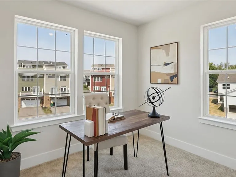 417 Harmon Ct — Photo 2