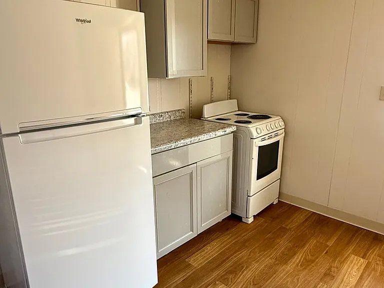 4216 Lincoln Swing - Studios — Photo 8